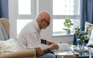 Read more about the article 식사 뒤 오래 꾸역꾸역 졸릴 때의 5가지 원인과 실천 팁