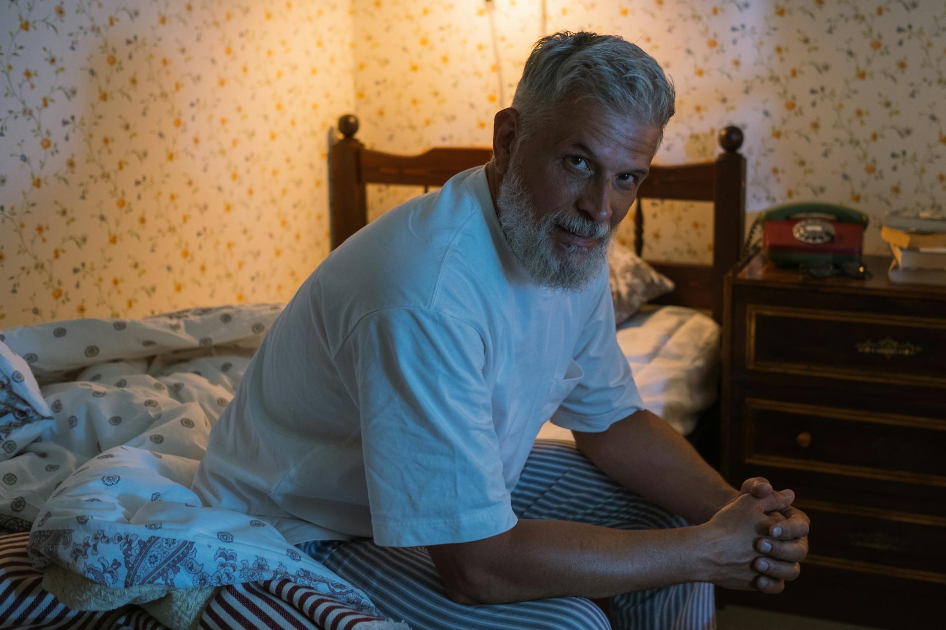 You are currently viewing 60대가 알아두면 좋은 아침 뻣뻣함의 5가지 원인과 실전 팁