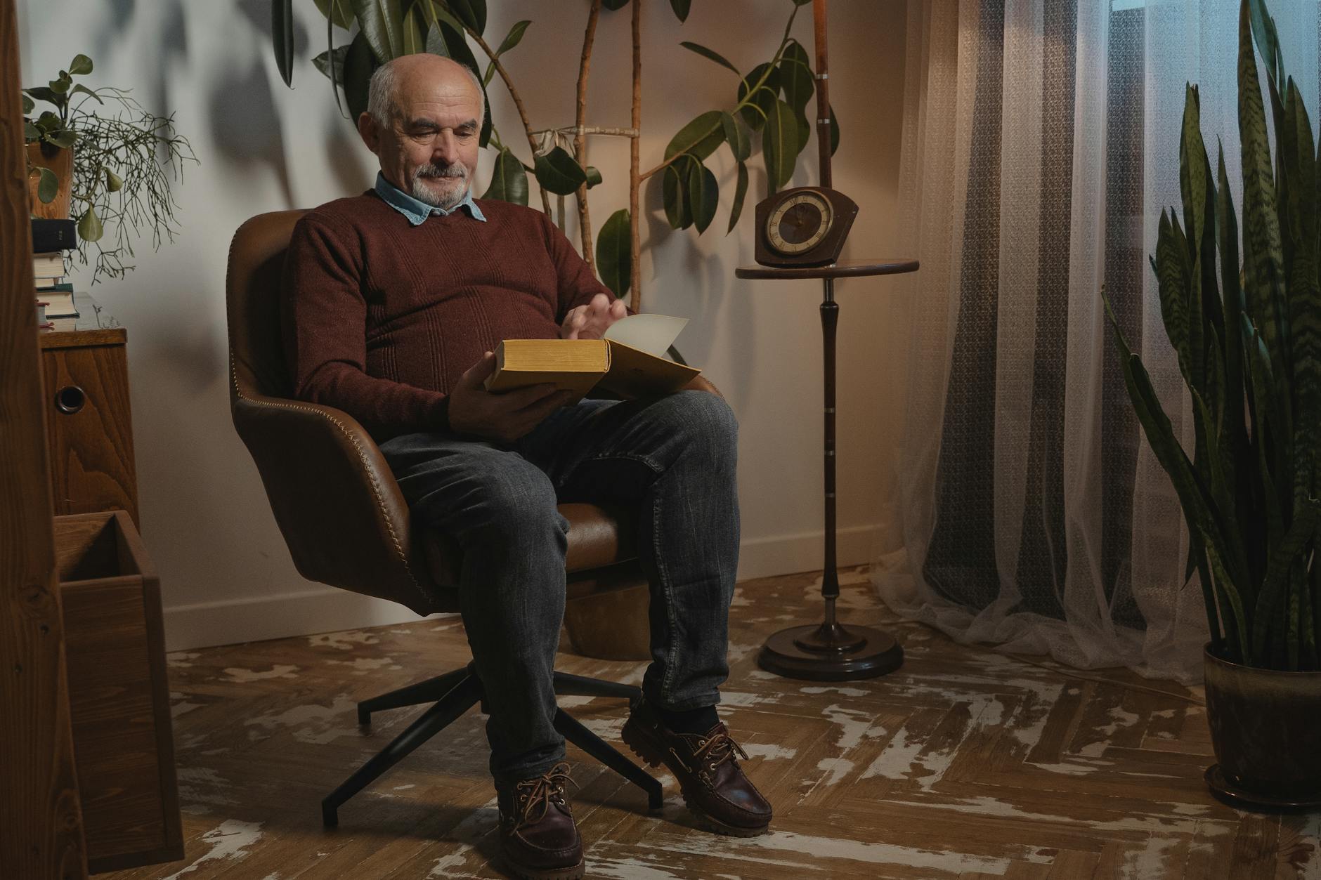 You are currently viewing 60대 남성이 앉았다 일어나면 다리가 저리는 흔한 원인과 실천 가능한 관리법을 정리한다