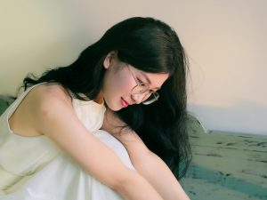 Read more about the article 잠들기까지 오래 걸리는 날이 늘어난 이유와 60대 수면 변화 5가지