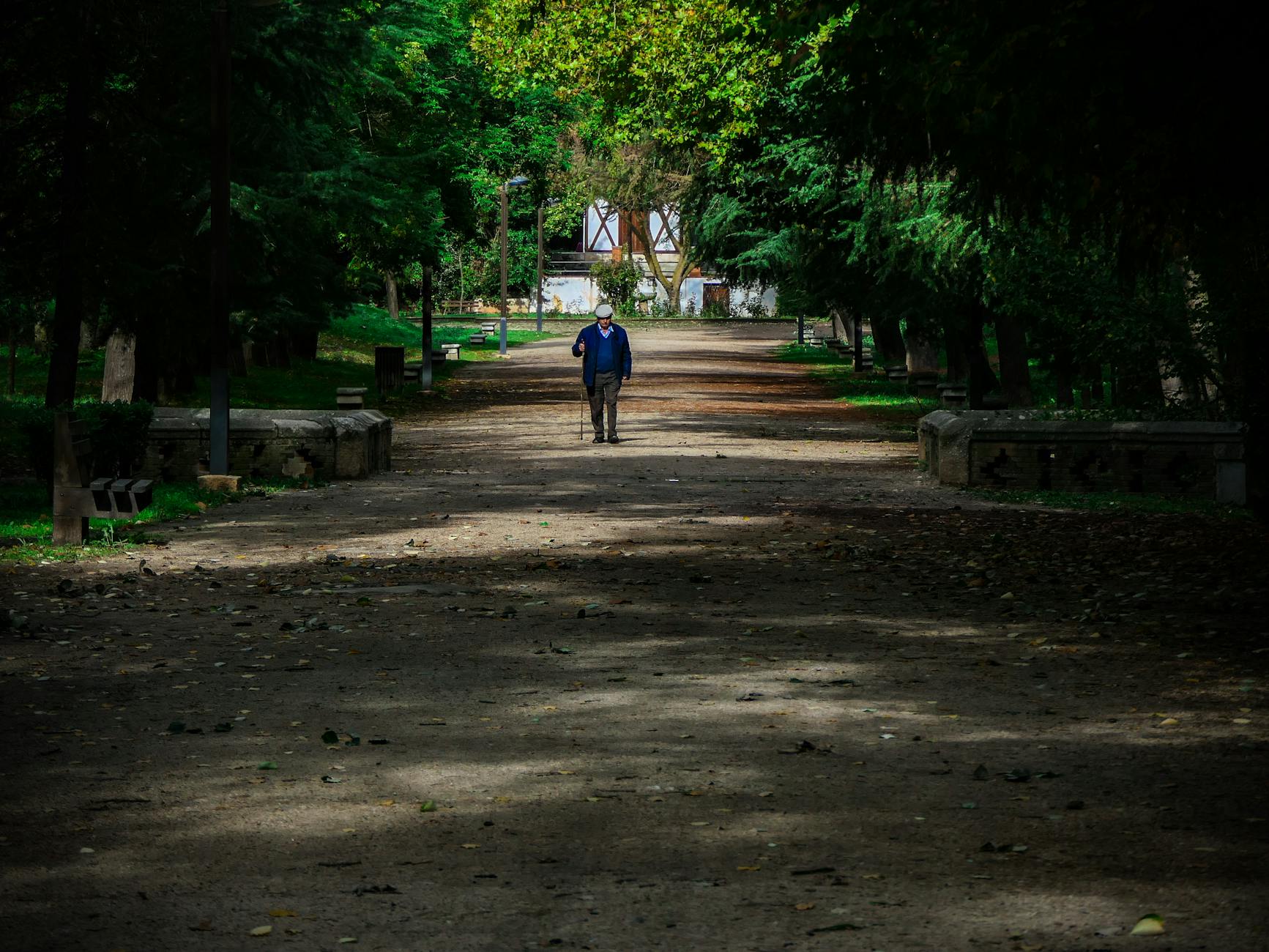 Read more about the article 60대가 조금만 걸어도 다리가 무거운 5가지 원인과 실천 팁